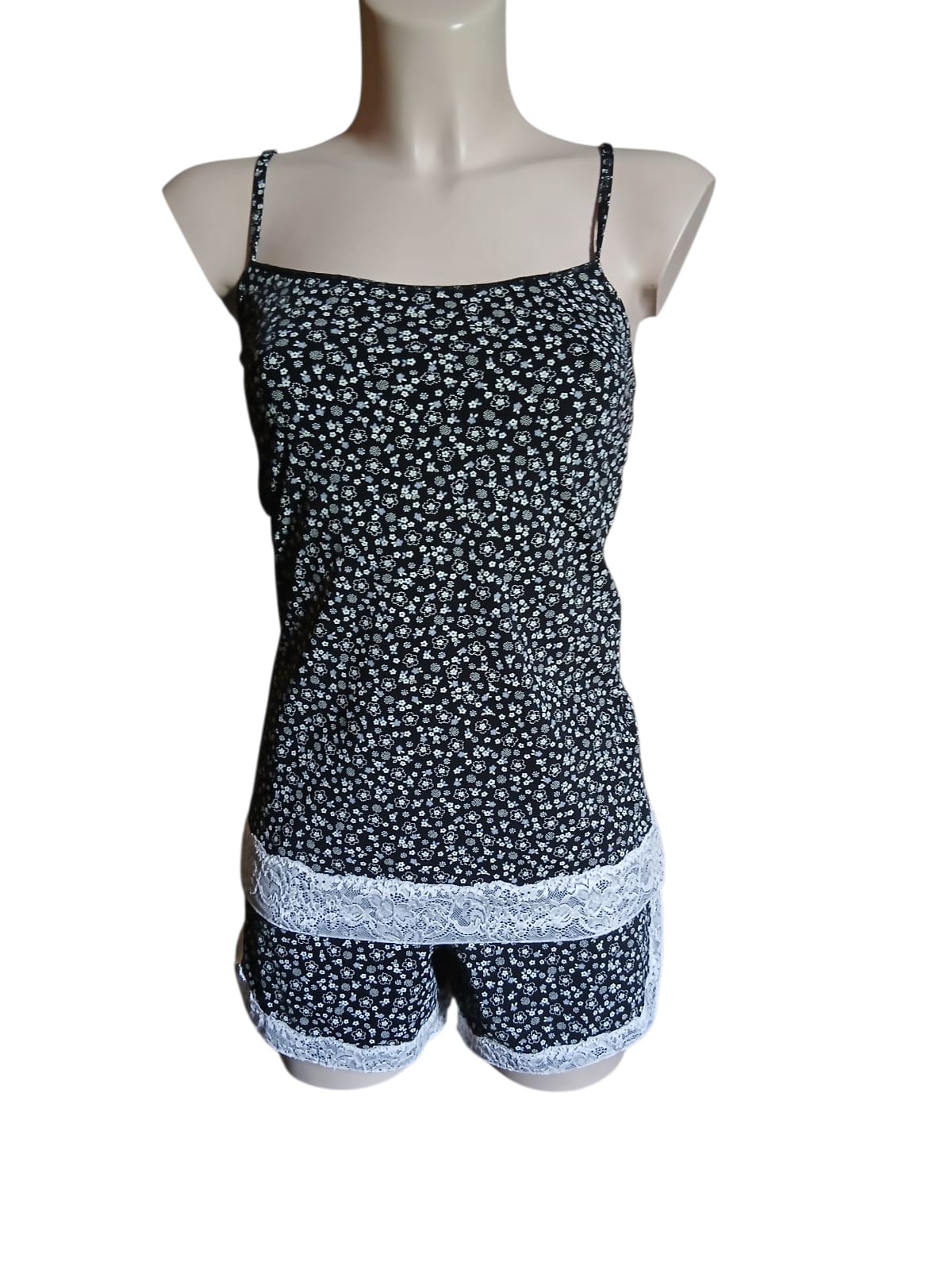 pigiama a fiorellini bianchi